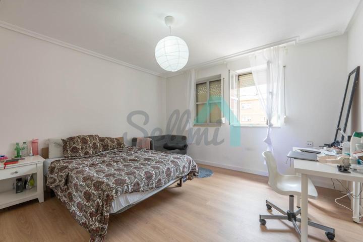Habitación en alquiler en Oviedo de 71 m2 photo 0