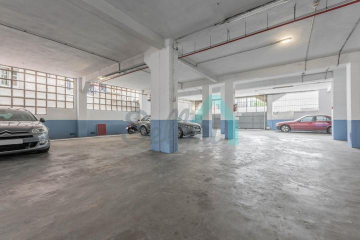 Local en venta en Oviedo de 1069 m2 photo 0