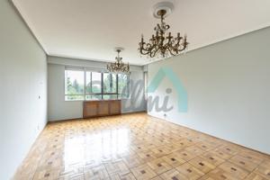 Piso en alquiler en Oviedo de 102 m2 photo 0