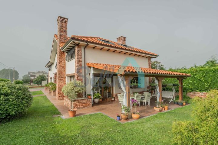 Casa - Chalet en venta en Muros de Nalón de 330 m2 photo 0