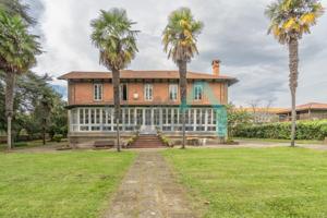 Casa - Chalet en venta en Llanera de 926 m2 photo 0