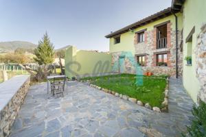 Casa - Chalet en venta en Mestas de Con de 294 m2 photo 0
