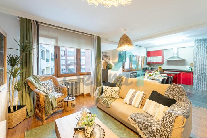 Piso en venta en Oviedo de 107 m2 photo 0