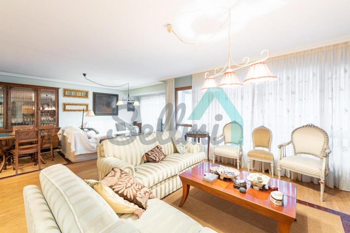 Piso en venta en Oviedo de 176 m2 photo 0