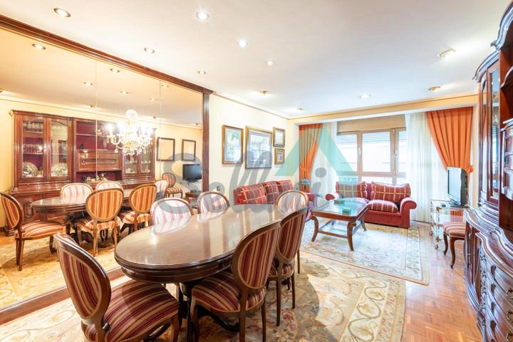 Piso en venta en Oviedo de 162 m2 photo 0