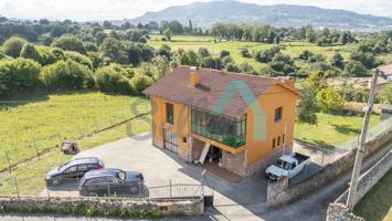 Casa - Chalet en venta en Oviedo de 195 m2 photo 0