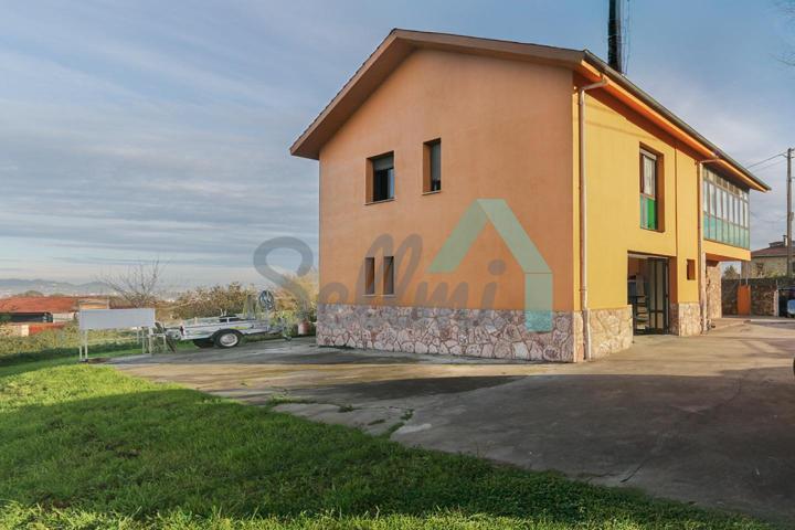 Casa - Chalet en venta en Oviedo de 195 m2 photo 0