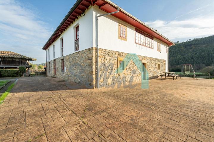 Casa - Chalet en venta en Brañaverniz de 404 m2 photo 0