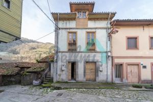 Adosado en venta en Bárzana de 517 m2 photo 0