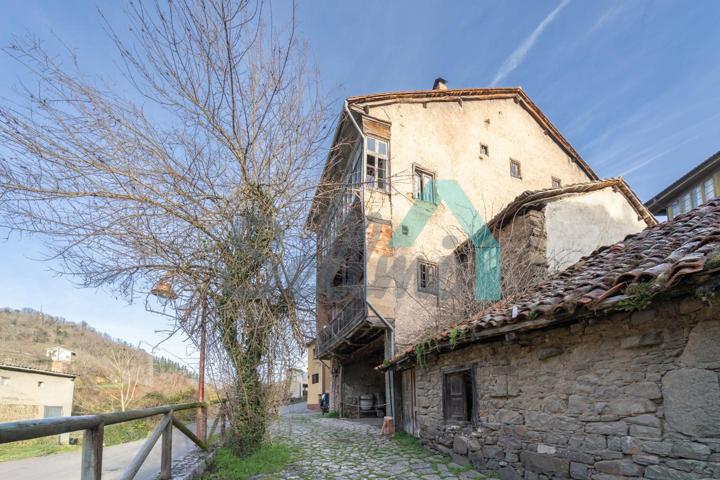 Adosado en venta en Bárzana de 517 m2 photo 0