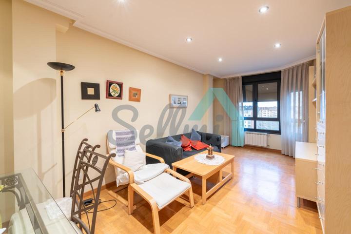 Piso en alquiler en Oviedo de 80 m2 photo 0