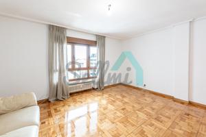 Piso en venta en Oviedo de 78 m2 photo 0