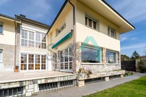 Casa - Chalet en alquiler en Oviedo de 226 m2 photo 0