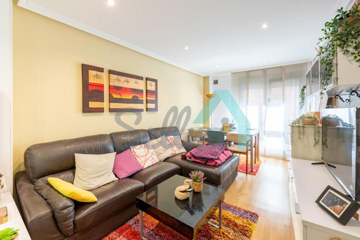 Piso en venta en Oviedo de 67 m2 photo 0