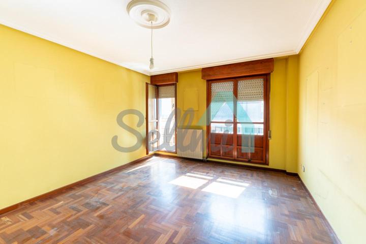 Piso en venta en Langreo de 79 m2 photo 0