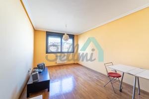 Piso en venta en Oviedo de 59 m2 photo 0