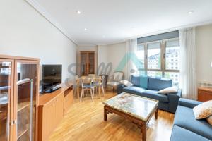 Piso en alquiler en Oviedo de 82 m2 photo 0