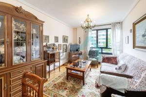 Piso en venta en Oviedo de 117 m2 photo 0