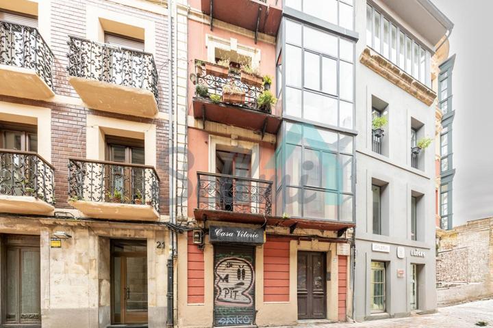Edificio en venta en Oviedo de 734 m2 photo 0