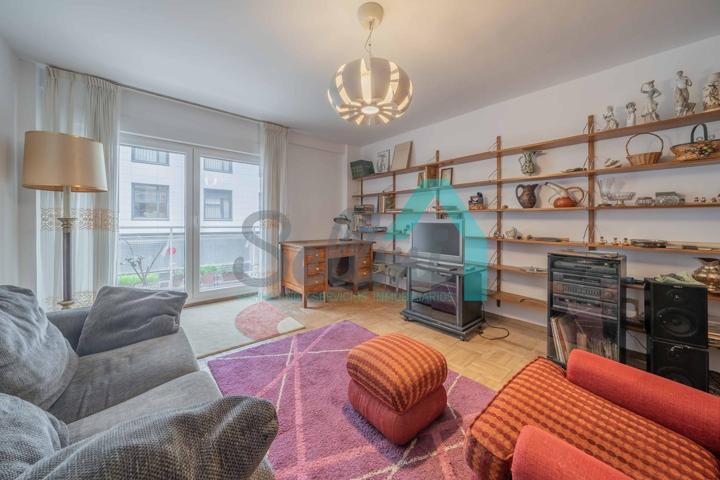 Piso en venta en Oviedo de 92 m2 photo 0