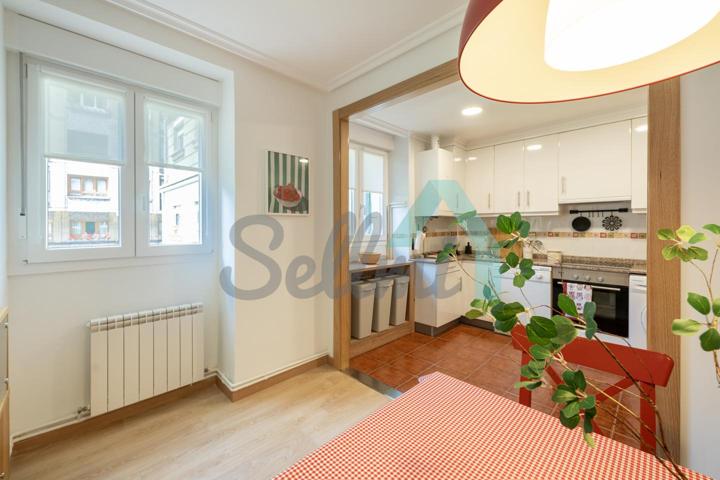 Habitación en alquiler en Oviedo de 122 m2 photo 0