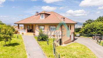 Casa - Chalet en venta en Faro de 428 m2 photo 0