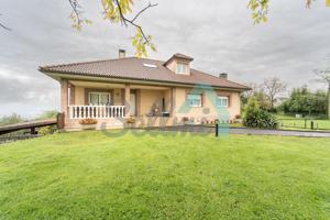 Casa - Chalet en venta en Faro de 428 m2 photo 0