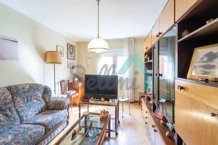 Piso en venta en Oviedo de 64 m2 photo 0