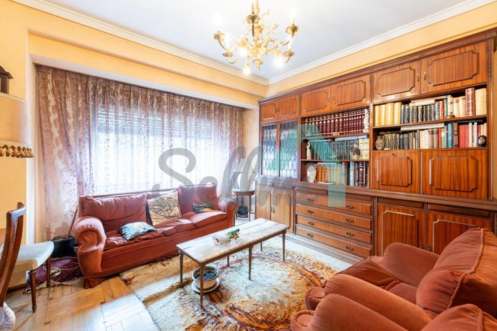 Piso en venta en Oviedo de 159 m2 photo 0