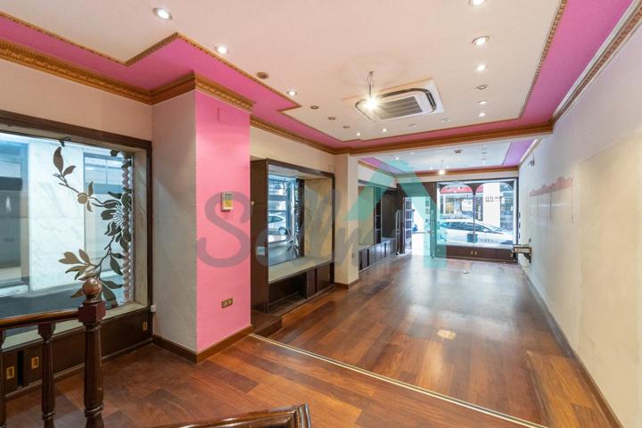 Local en venta en Oviedo de 110 m2 photo 0