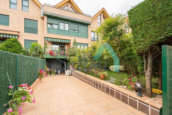 Adosado en venta en Oviedo de 286 m2 photo 0