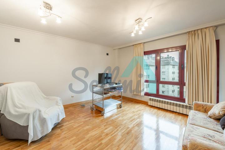 Piso en alquiler en Oviedo de 70 m2 photo 0