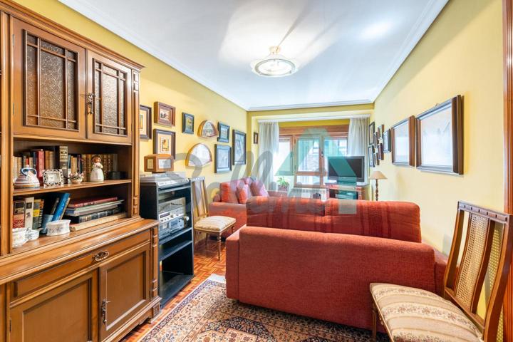 Piso en venta en Oviedo de 64 m2 photo 0