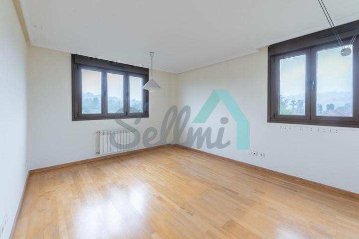 Piso en venta en Oviedo de 89 m2 photo 0