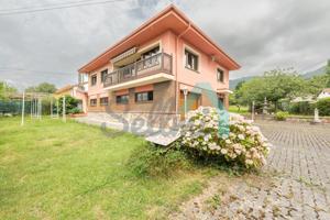 Casa - Chalet en venta en Oviedo de 291 m2 photo 0