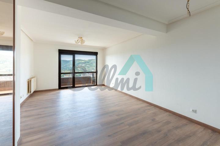 Habitación en alquiler en Oviedo de 100 m2 photo 0