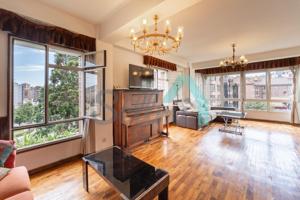 Piso en venta en Oviedo de 193 m2 photo 0