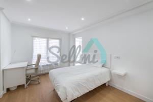 Habitación en alquiler en Oviedo de 88 m2 photo 0