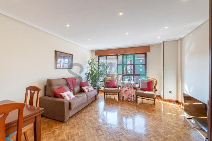 Piso en alquiler en Oviedo de 94 m2 photo 0