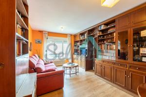 Piso en venta en Oviedo de 83 m2 photo 0