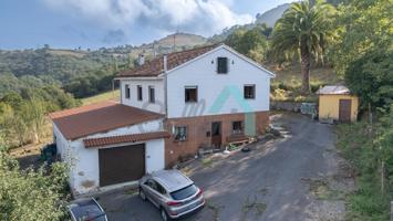 Casa - Chalet en venta en La Cabaña de 269 m2 photo 0