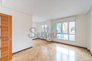 Piso en venta en Oviedo de 82 m2 photo 0