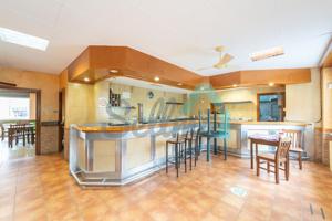 Local en venta en Salas de 179 m2 photo 0