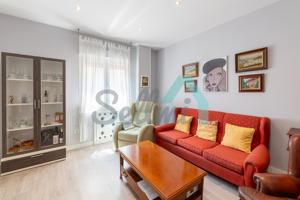 Piso en alquiler en Oviedo de 79 m2 photo 0