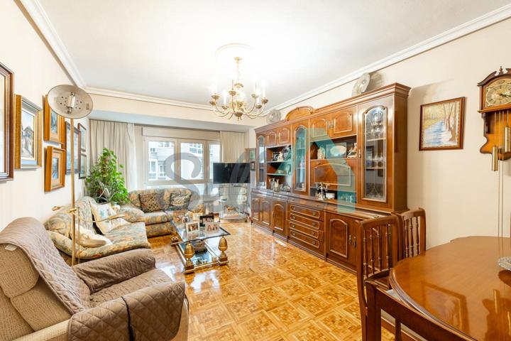 Piso en venta en Oviedo de 86 m2 photo 0