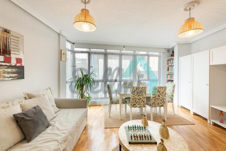 Estudio en venta en Oviedo de 43 m2 photo 0