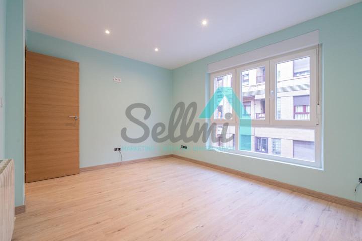 Piso en alquiler en Oviedo de 103 m2 photo 0