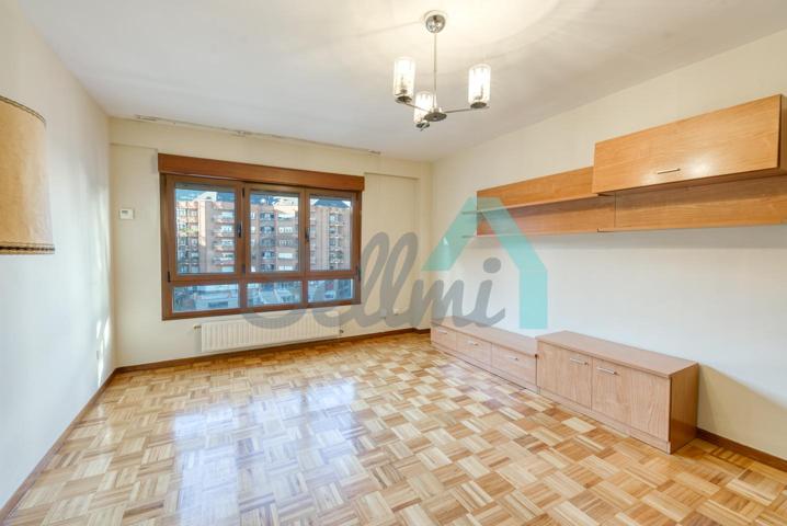 Piso en venta en Oviedo de 98 m2 photo 0