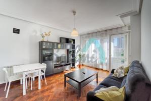 Piso en alquiler en Oviedo de 63 m2 photo 0