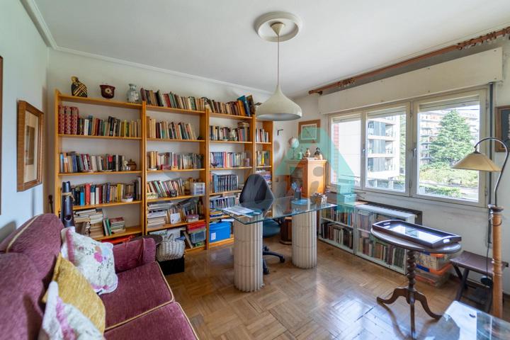 Piso en venta en Oviedo de 91 m2 photo 0